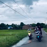 again-niat-wheelie-malah-jadi-seluncuran