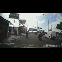 edisi-emak-emak-motoran-buset-deh-maen-potong-aja-sampe-jatoh