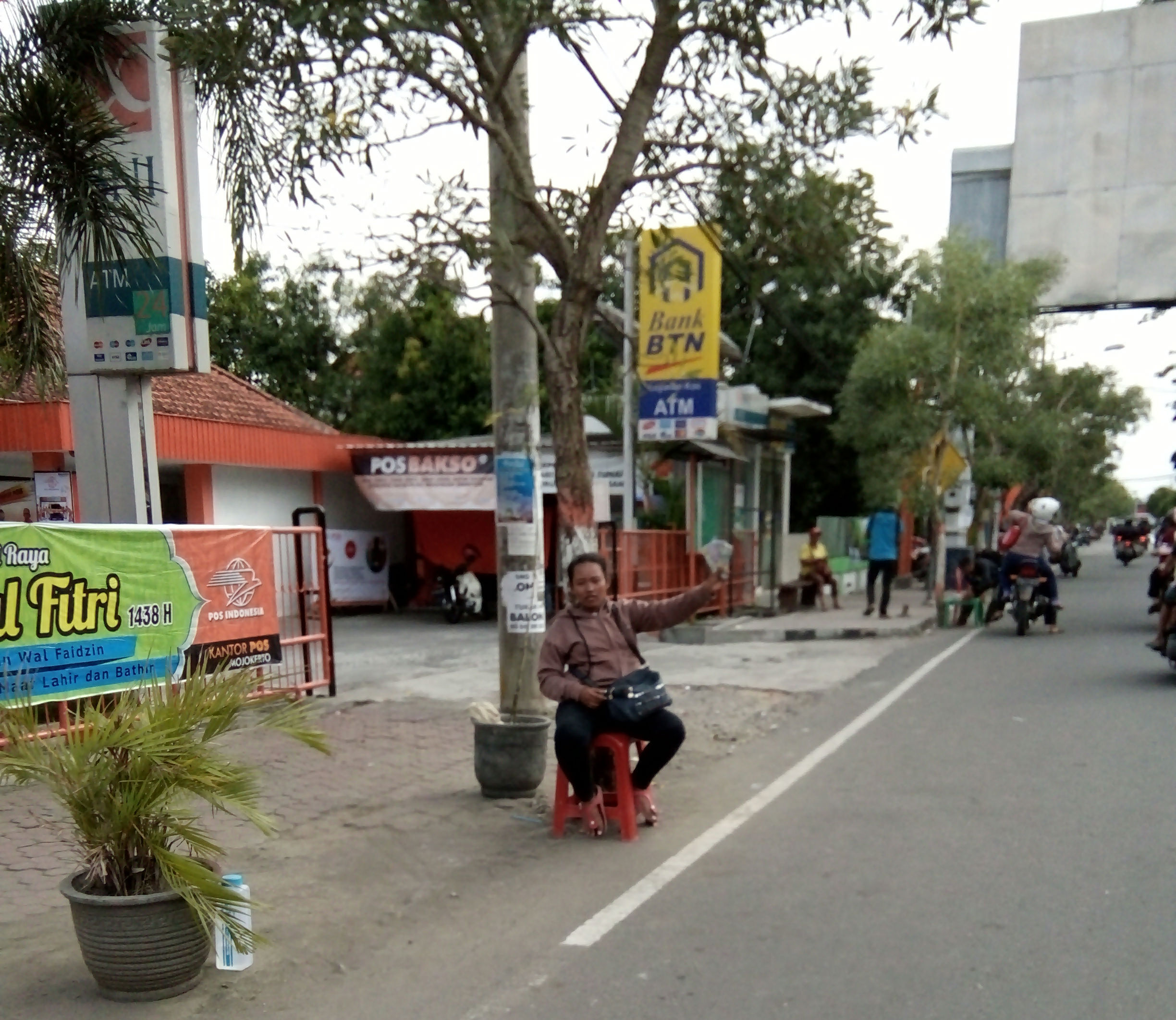 Jasa Tukar Uang Baru Dipinggir Jalan