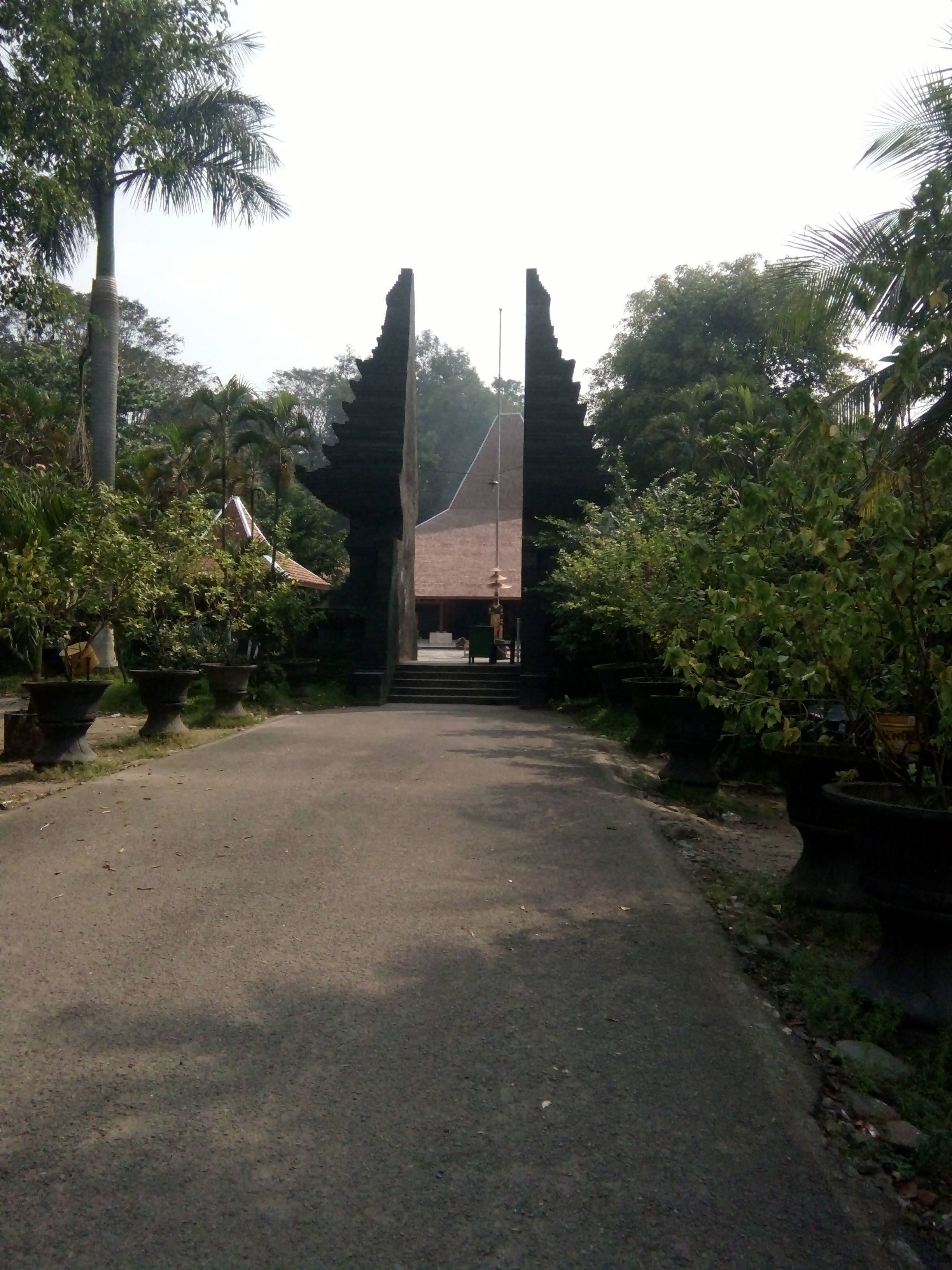 Gerbang Utama Pendopo Asli