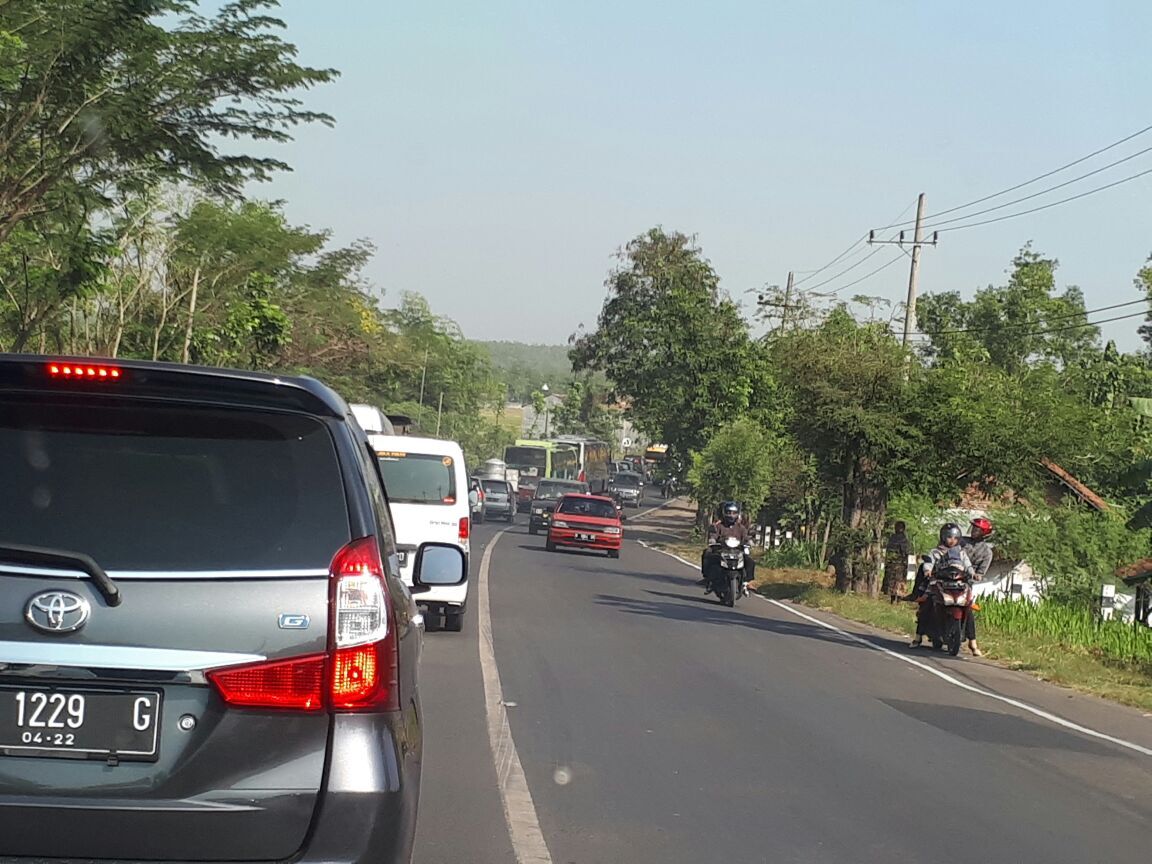 Arah Trawas Ramai Lancar