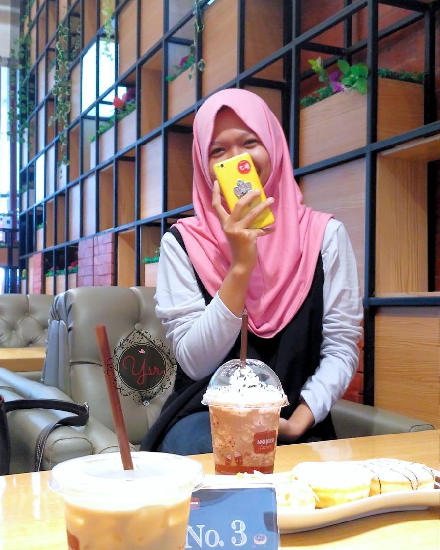 Mainan Hp Terus Waktu Bukber