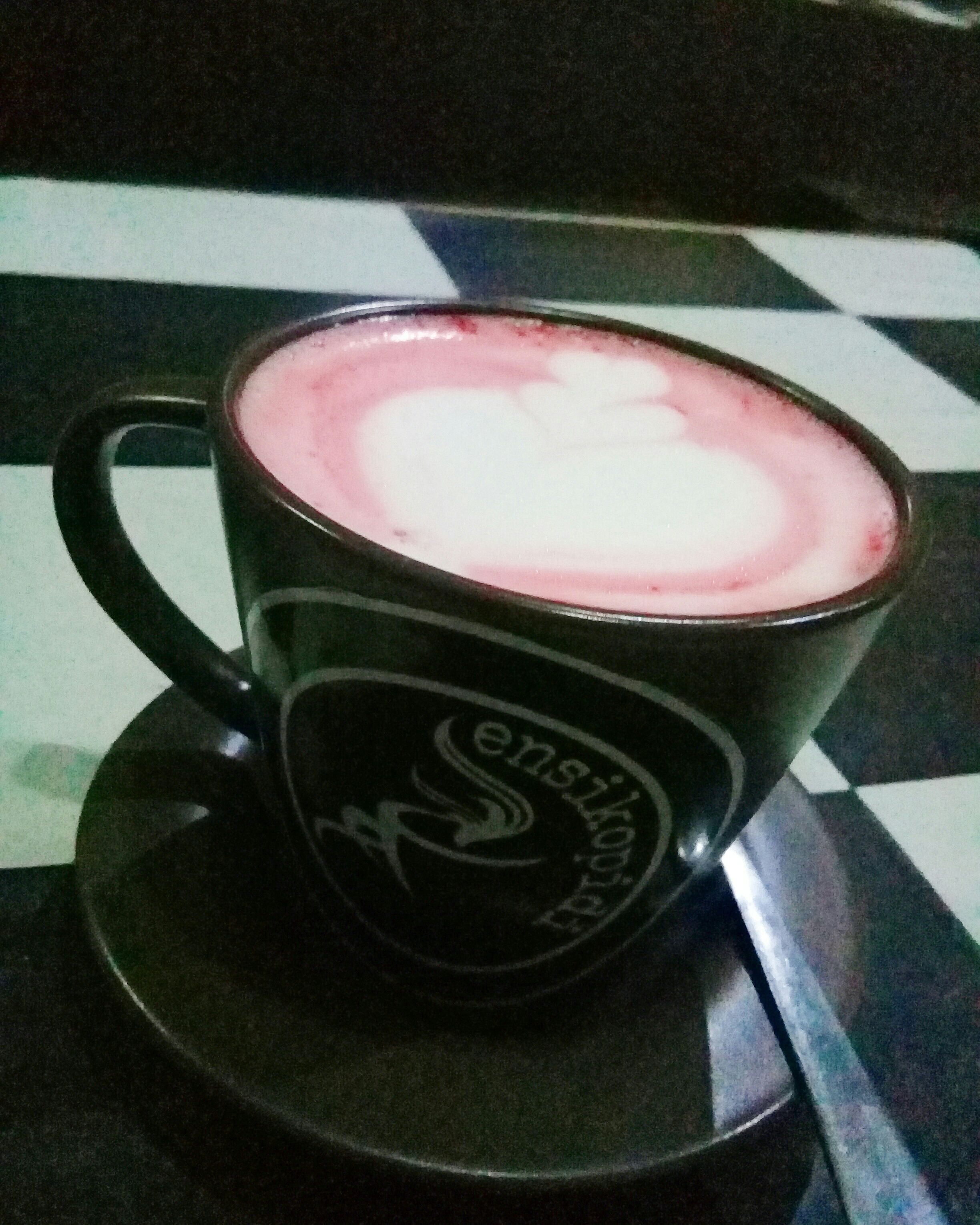 Pink Velvet Apa Red Velvet?