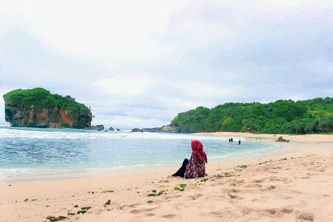 Menikmati Pesona Pantai Jungwok