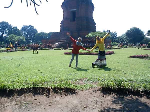 Di Candi Brahu Udah Kayak Di Bollywod Gan