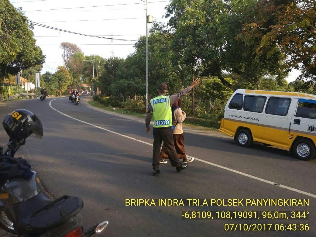 Anggota Polsek Panyingkiran Melaksanakan Gatur Pagi Tempati Police Hazard.