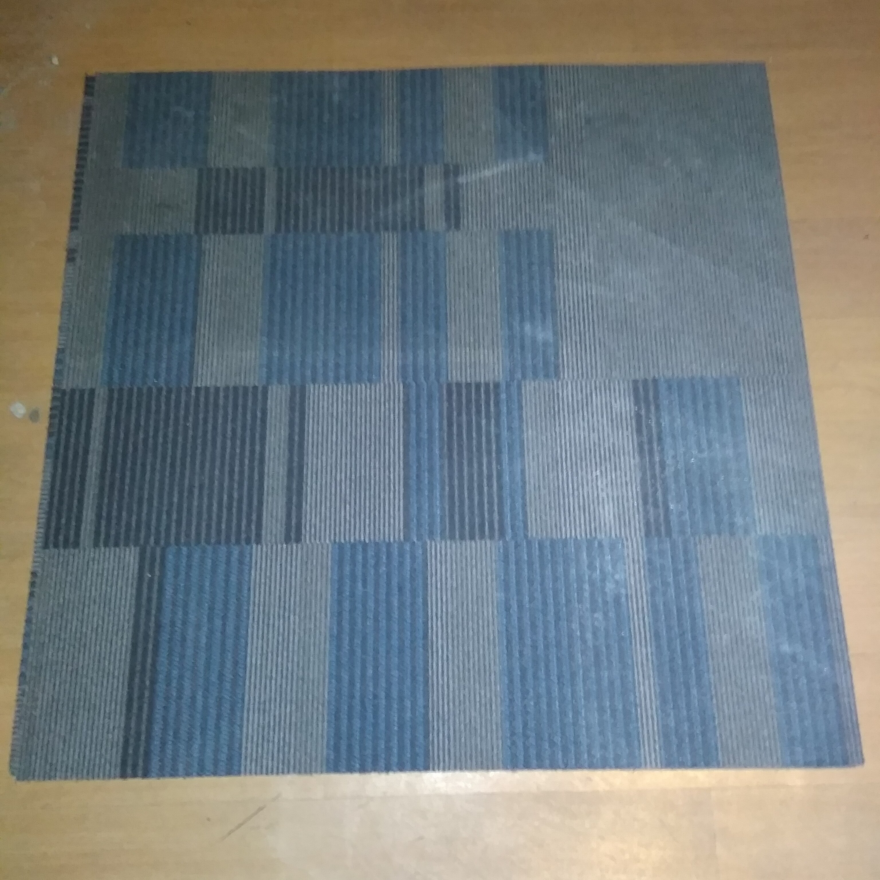 Karpet Tile 100 X 100cm