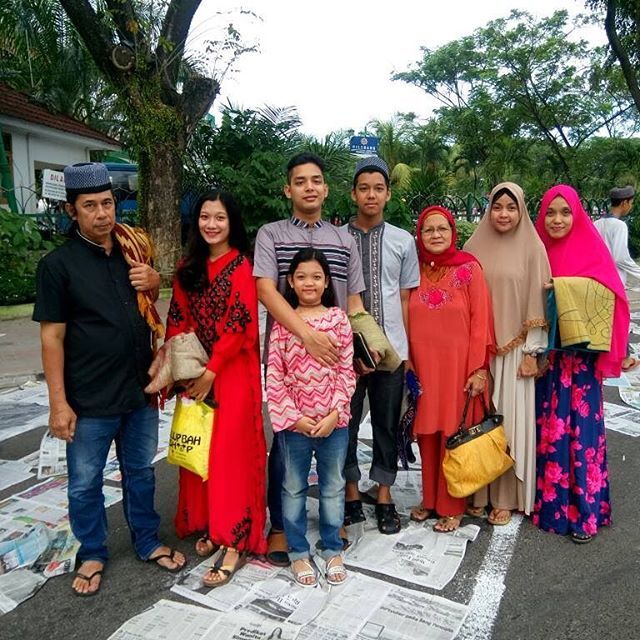 Sehabis Sholat Ied Dengan Keluarga