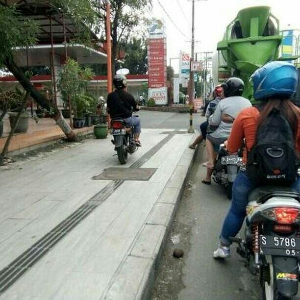 Naik Trotoar Itu Salah #kaslantas