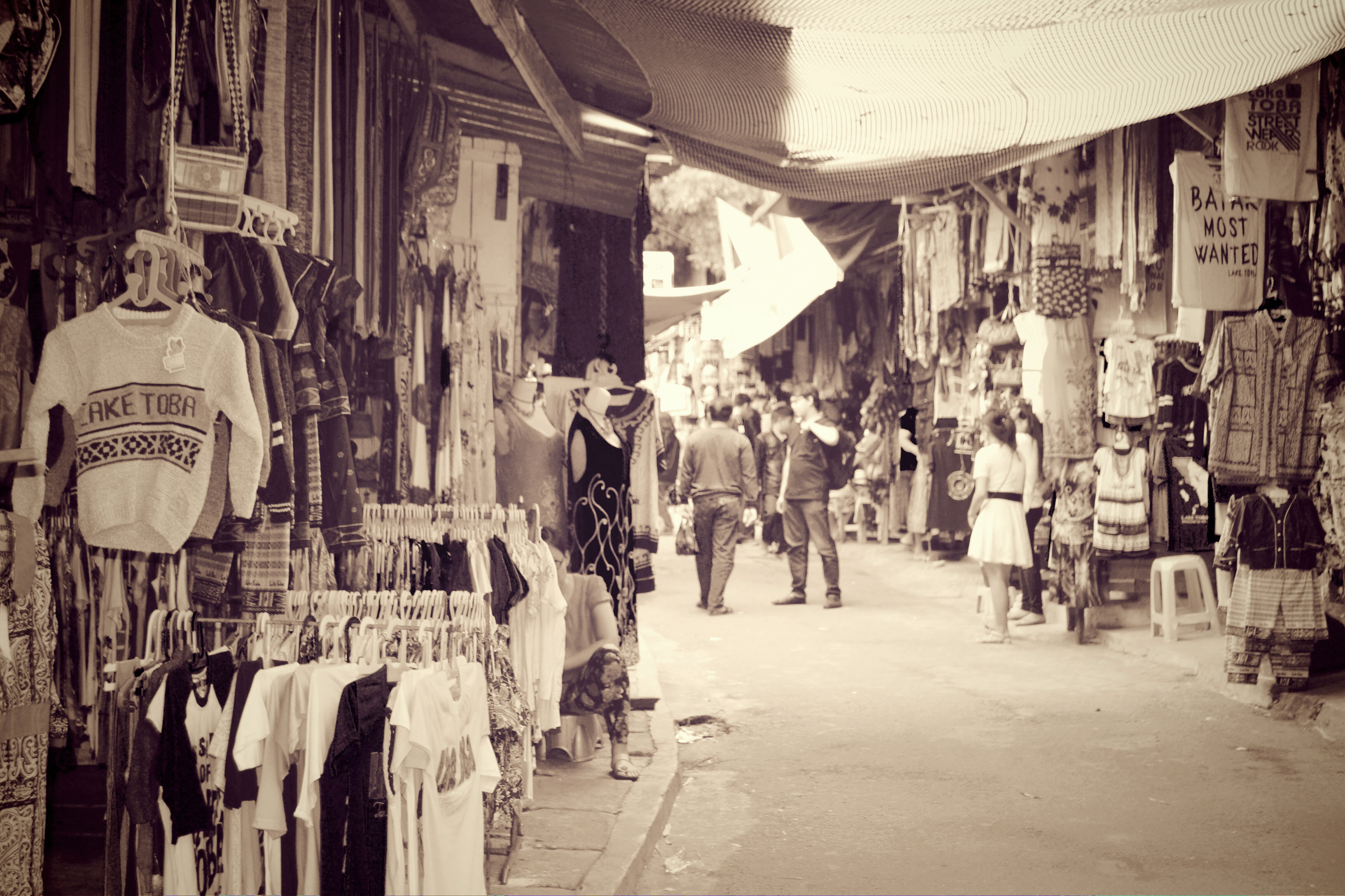 Pasar Wisata Oleh-oleh Tomok, Parapat