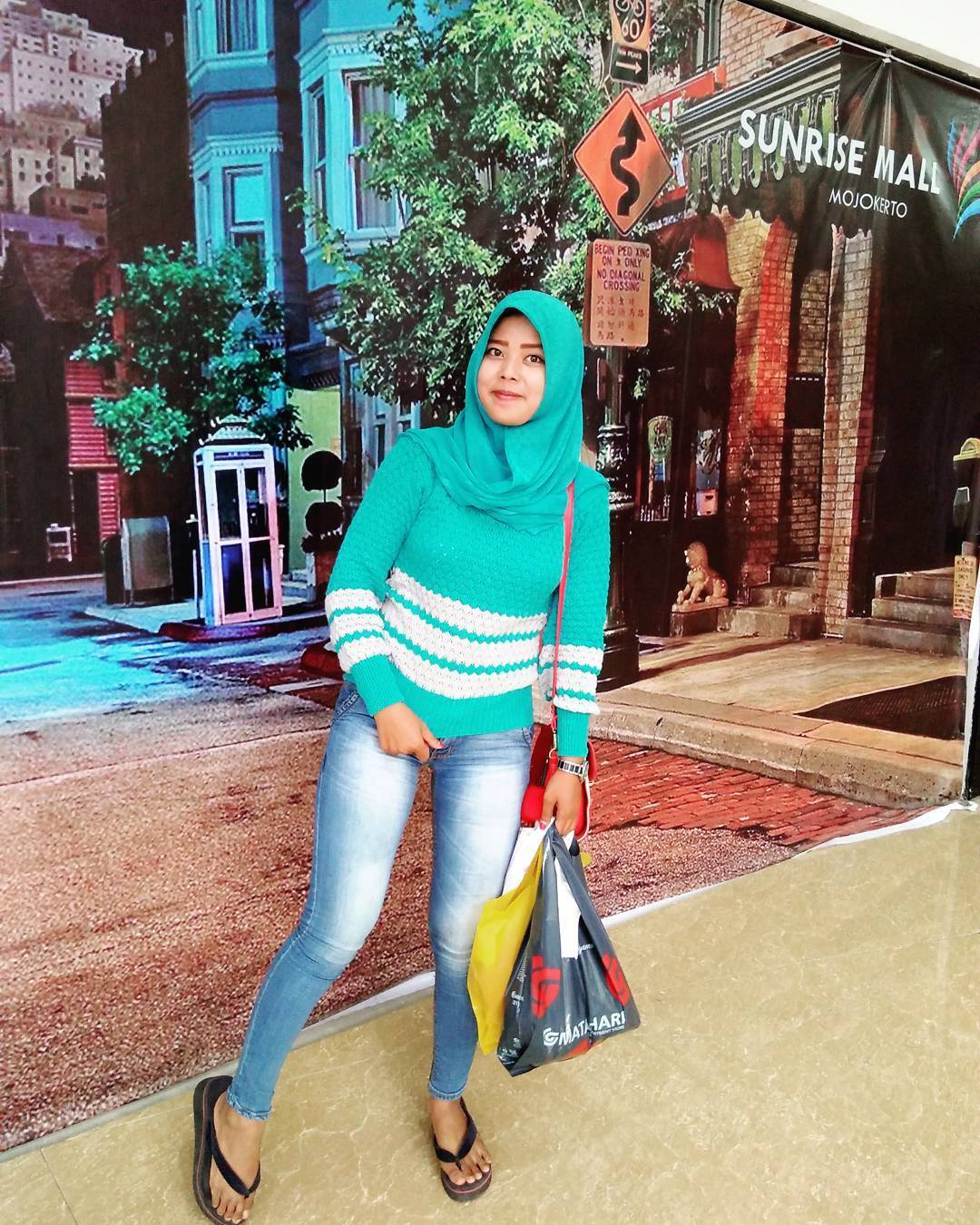 Bibik Sambil Pose Ternyata