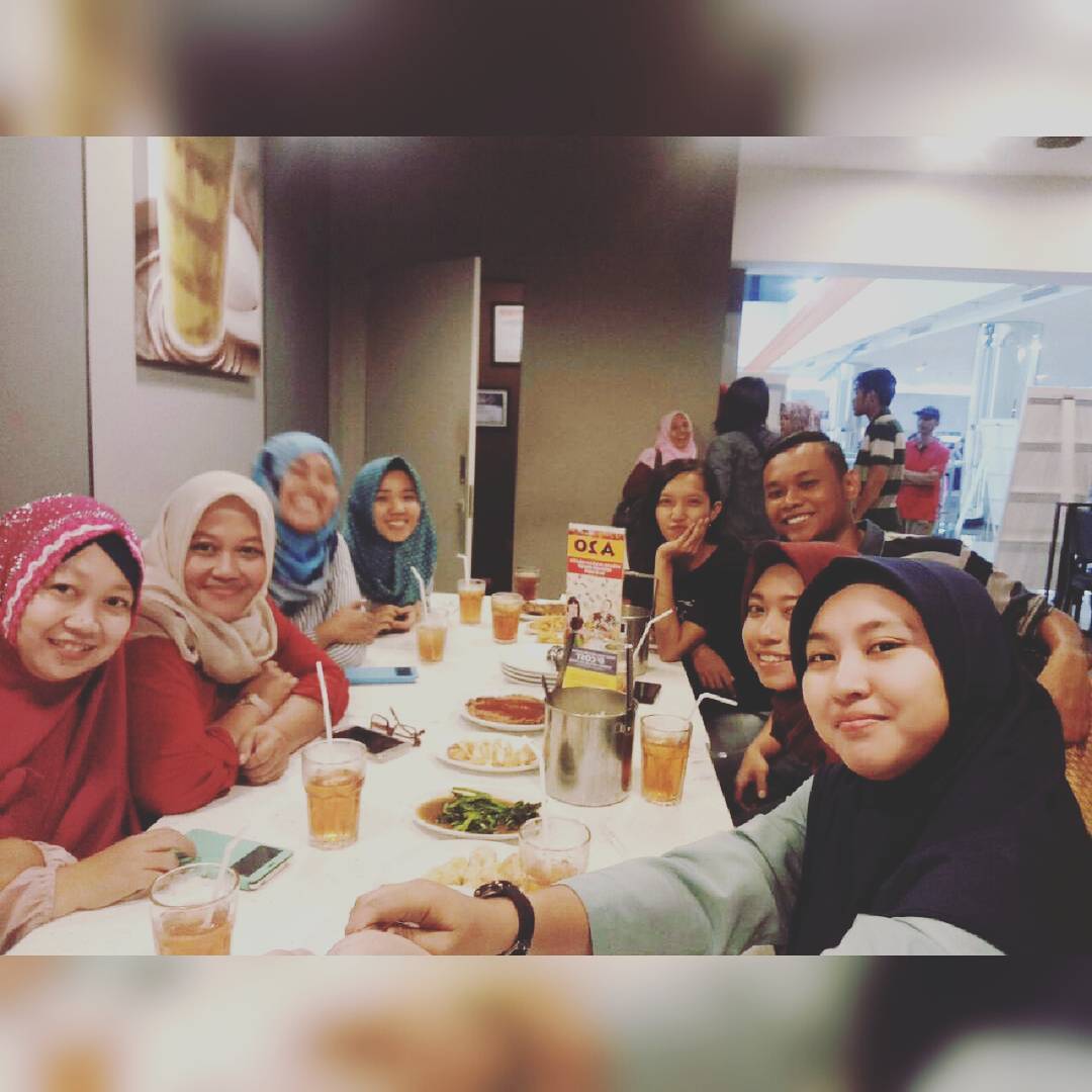 Rame Rame Bukber Bersama Teman Kantor