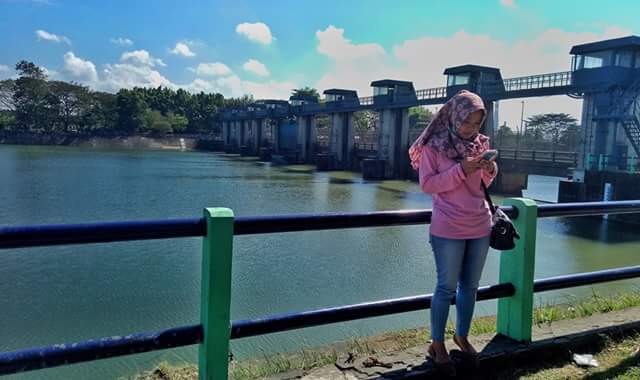 Bersantai Di Bendungan Rolak Songo