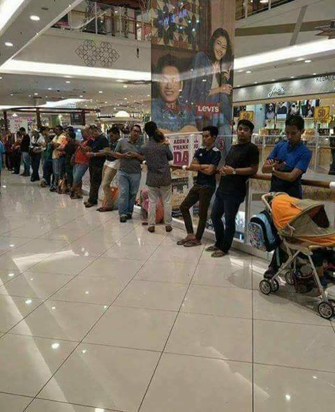 #berbagiberkah Rombongan Bapak2 Yg Nungguin Istrinya Belanja
