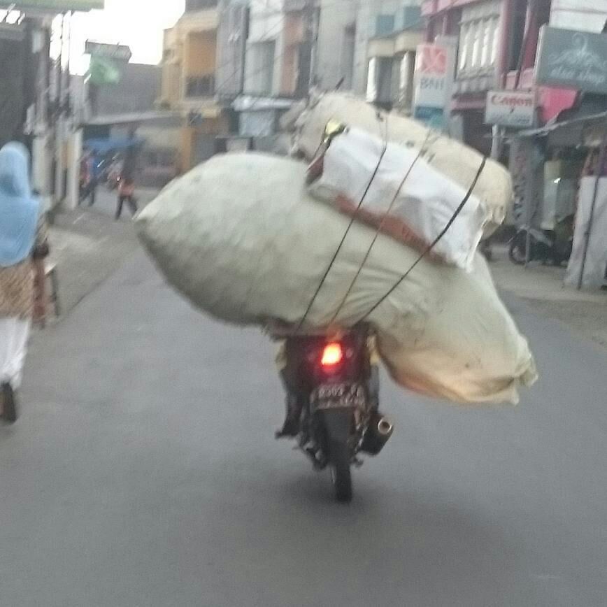 #Kaslantas Bahaya, Naek Motor Sampai Miring-Miring Begini!