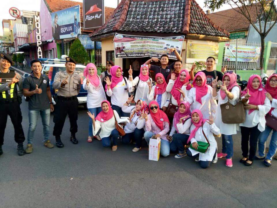 #BerbagiBerkah : Serunya Berbagi Takjil Ibu-Ibu Dinkes Mojokerto