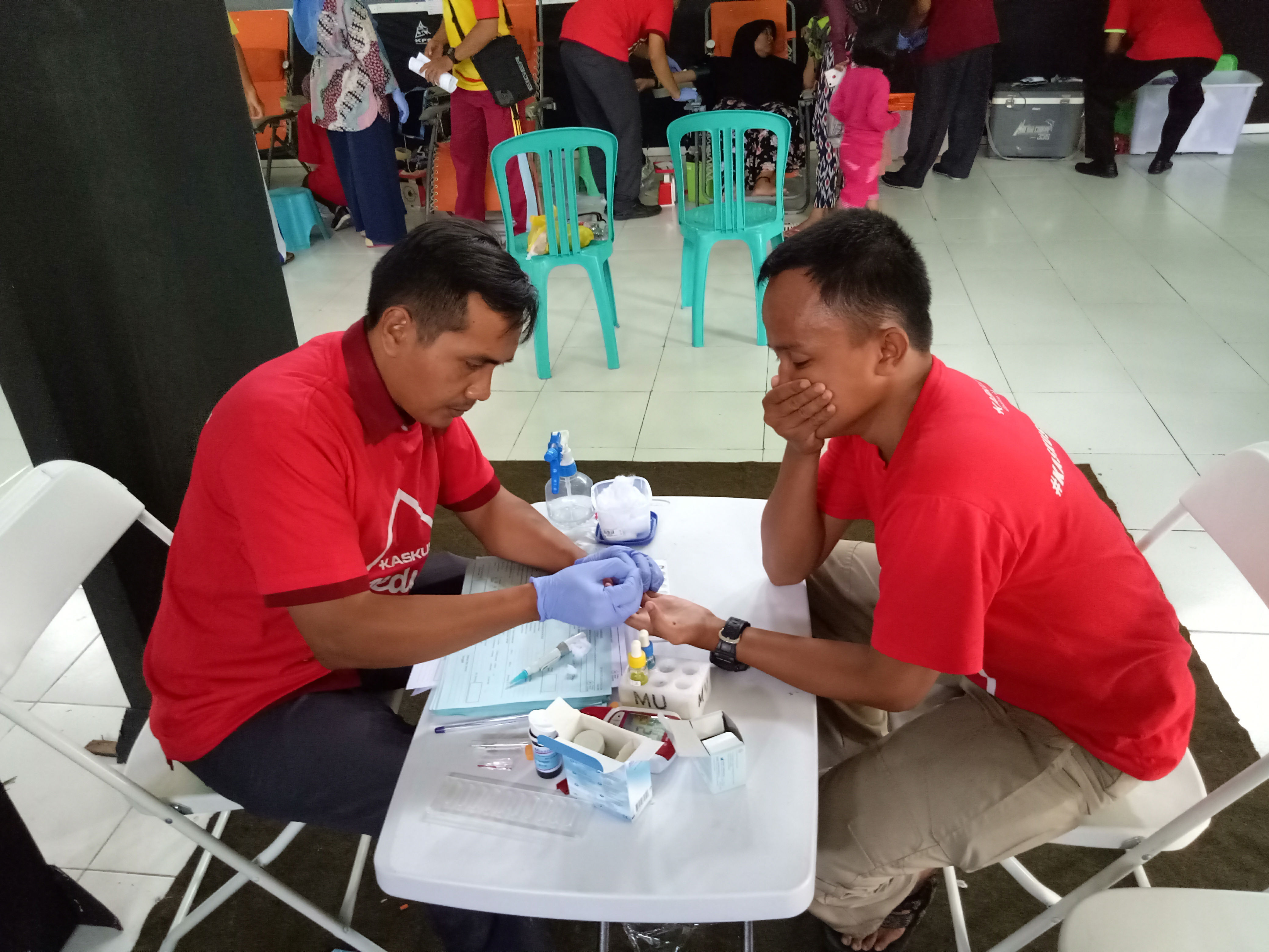 Reg Leadernya Meringis Kesakitan