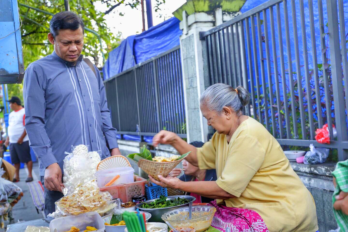Pecel Madiun selalu disuguhkan oleh senyum dan cinta