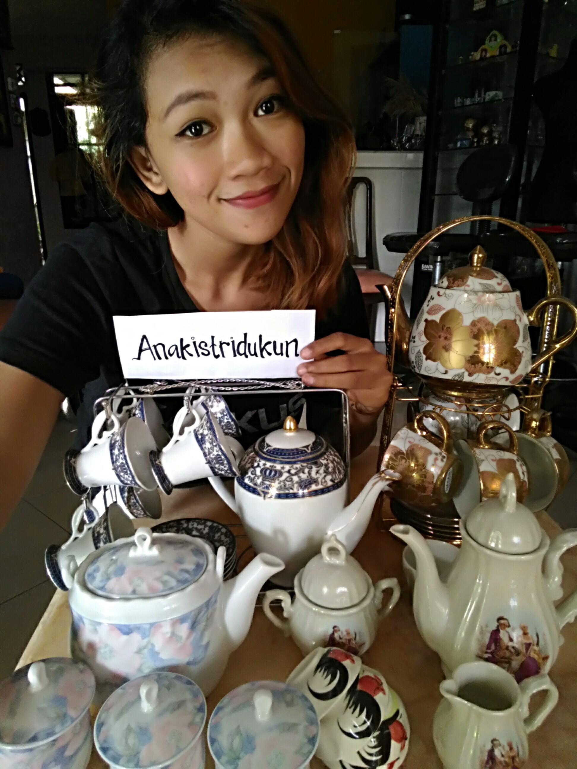 Selfie Bareng Vintage Tea Set #BestCollection Ala Alice In Wonderland