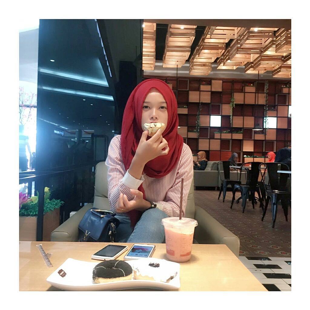 Adekku Makan Kok Difoto