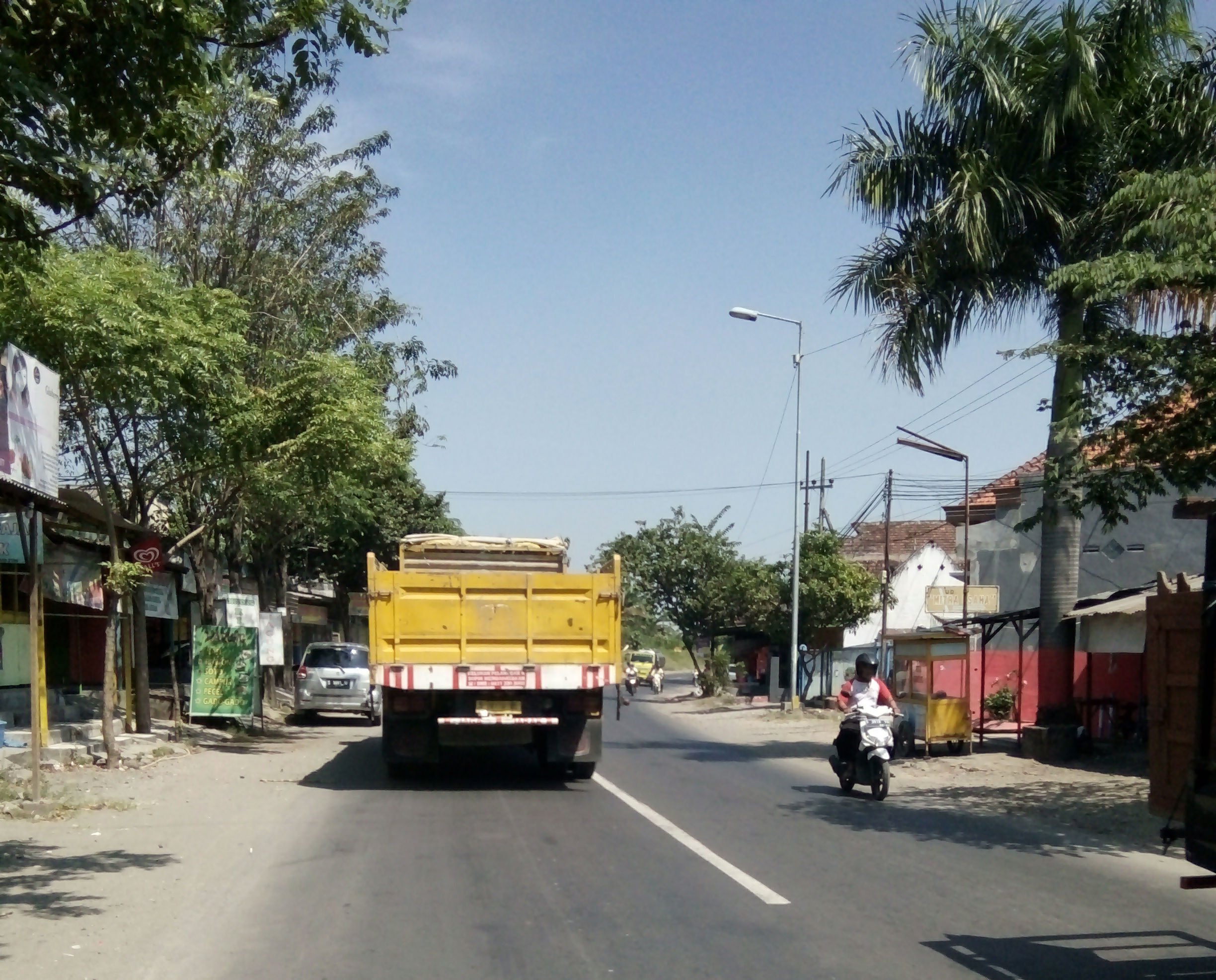 Jalan Desa Terpantau Lenggang