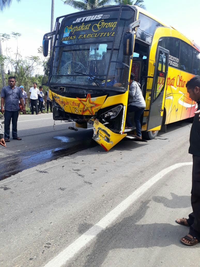 Kecelakaan Simpati Star di Pantai Wisata Trienggadeng