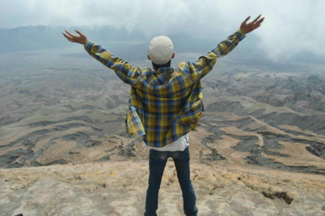 #CaptureTheRealYou Melentangkan Kedua Tangan Itu Ciri Khas Ane