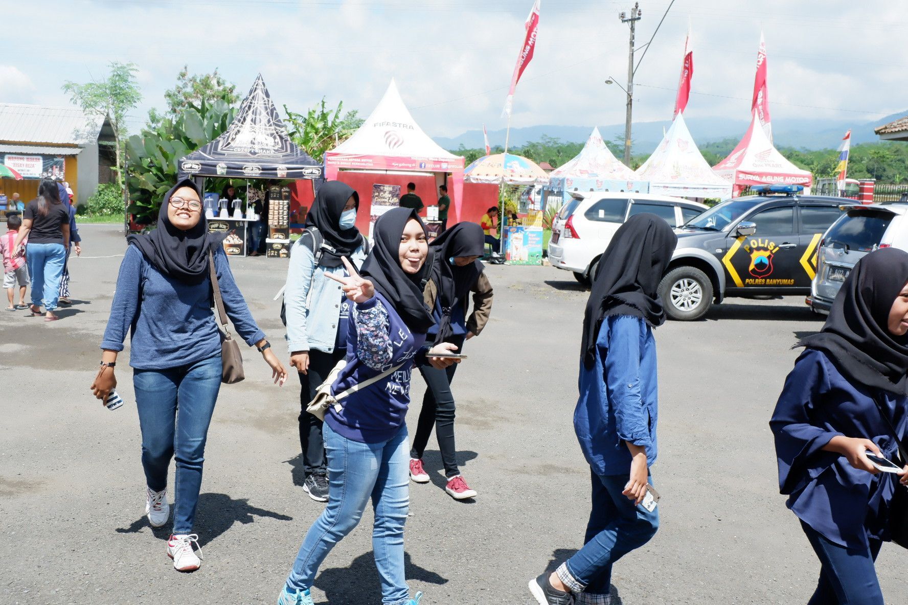 Perwakilan Dari SMA Membantu Meramaikan Acara Donor Darah