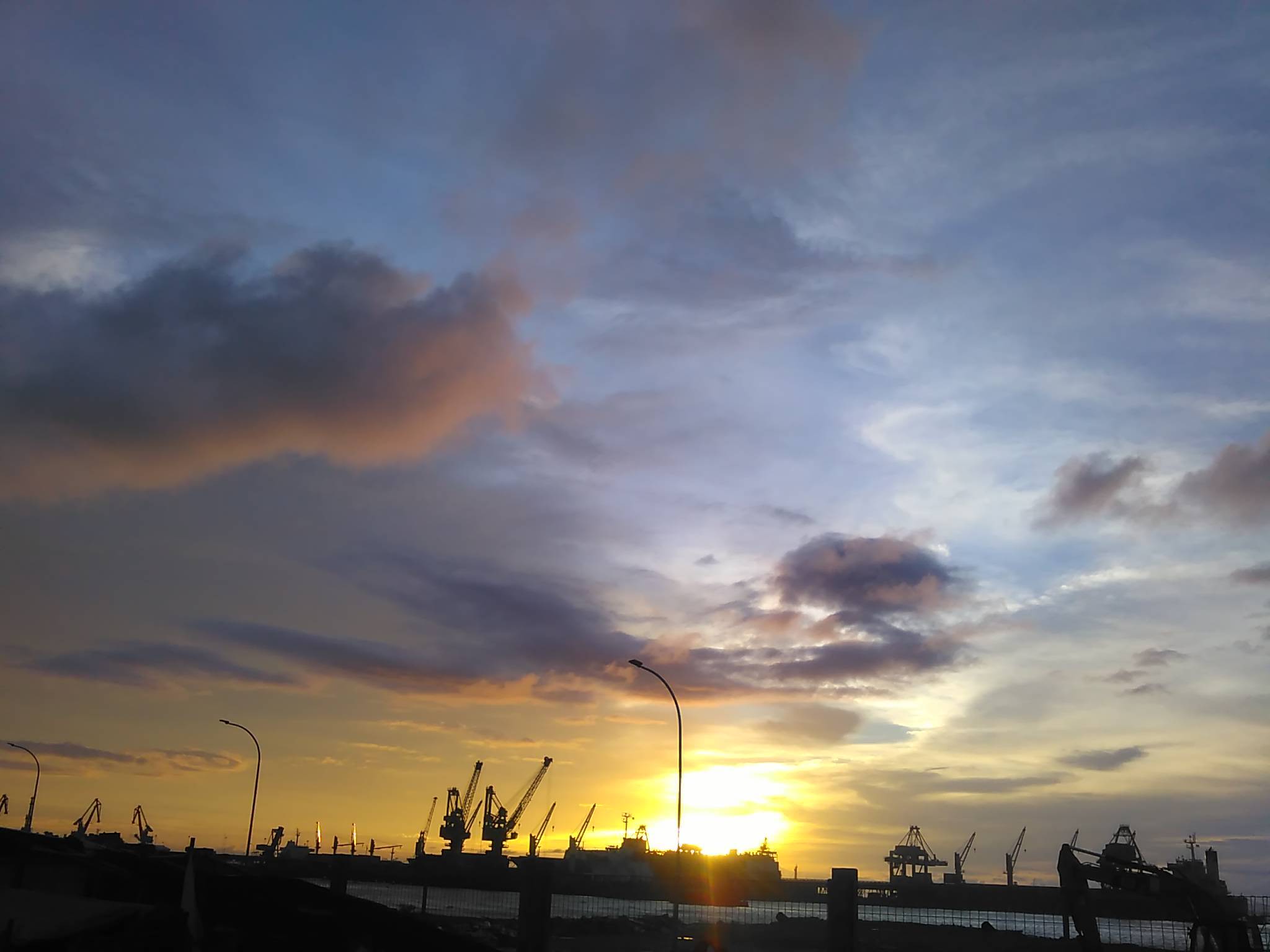 Ngabuburit Sunset Di Banten, Eksotisme Senja Di Ujung Kulon