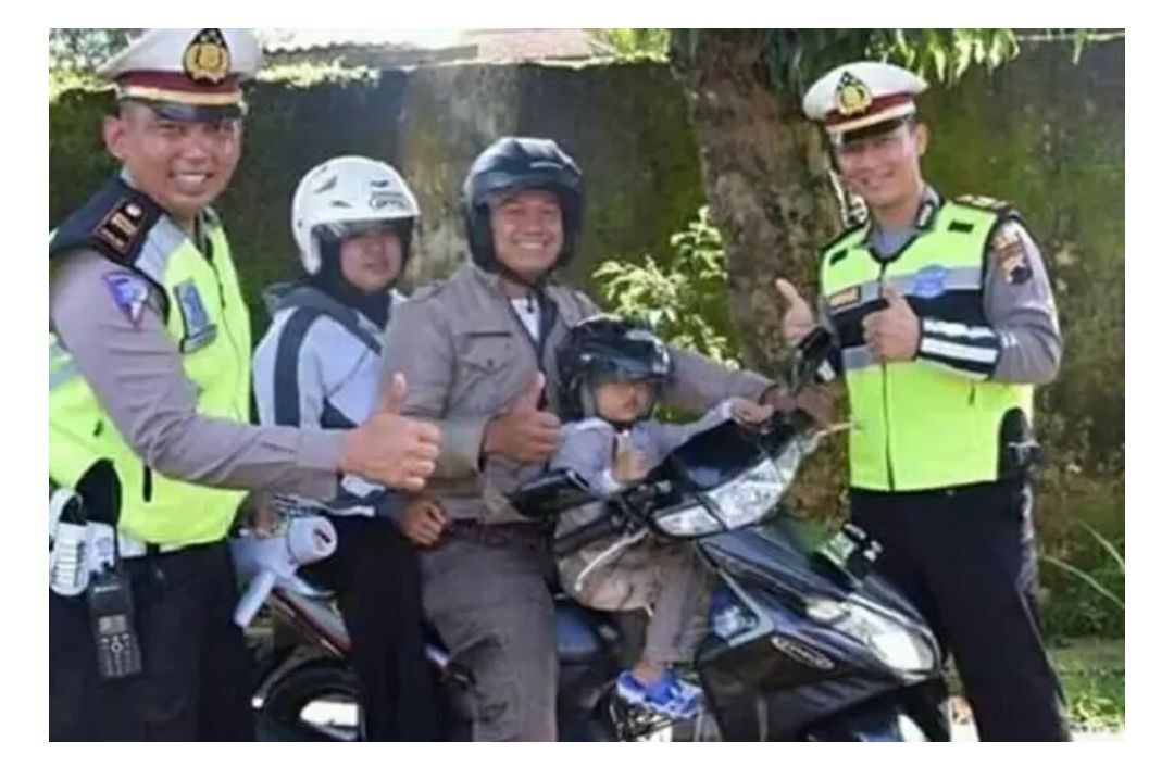 Apa Yang Aneh Ya Foto  Motor  Yang Diunggah Polisi  