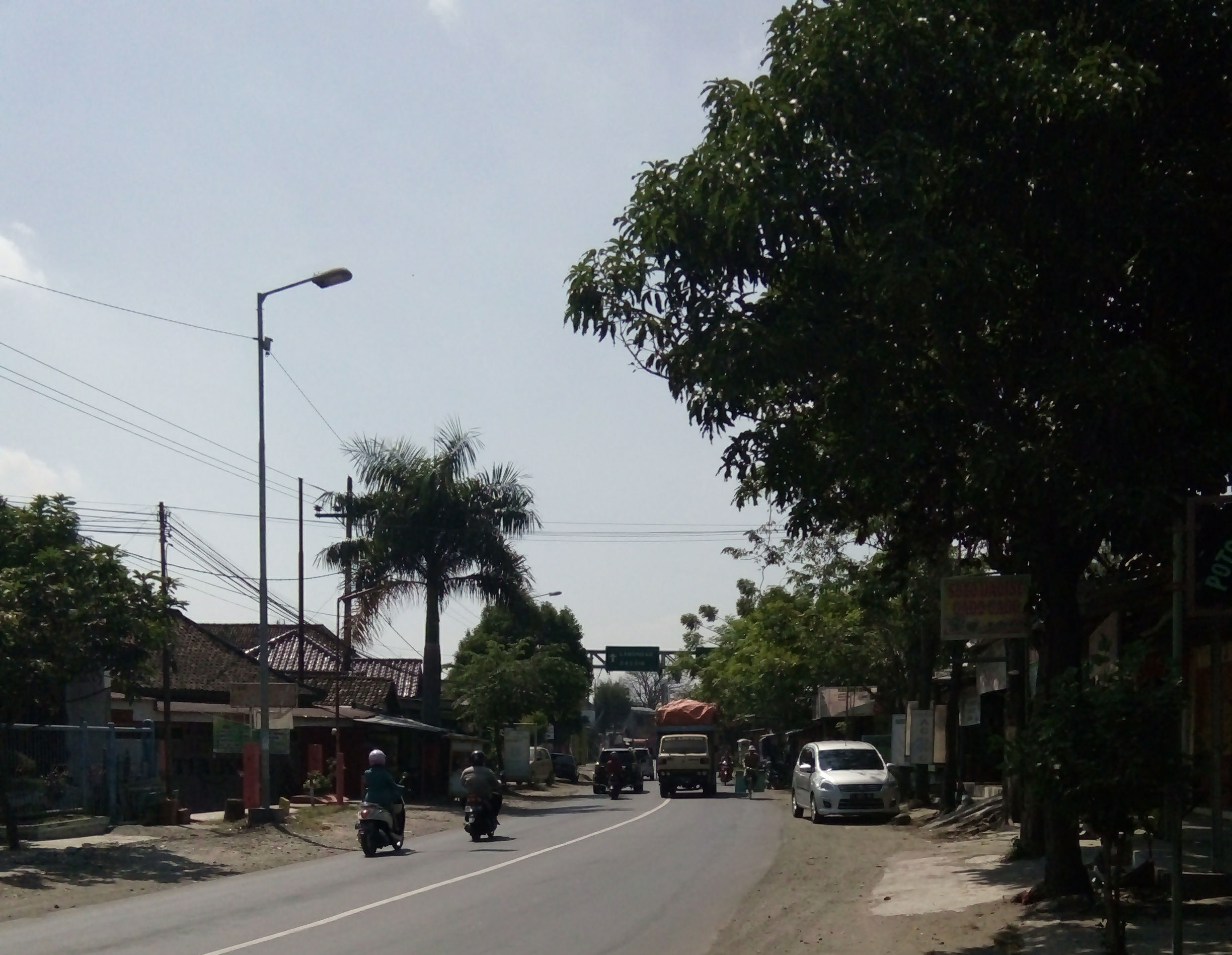 Kendaraan Truk Sudah Mulai Beroperasi