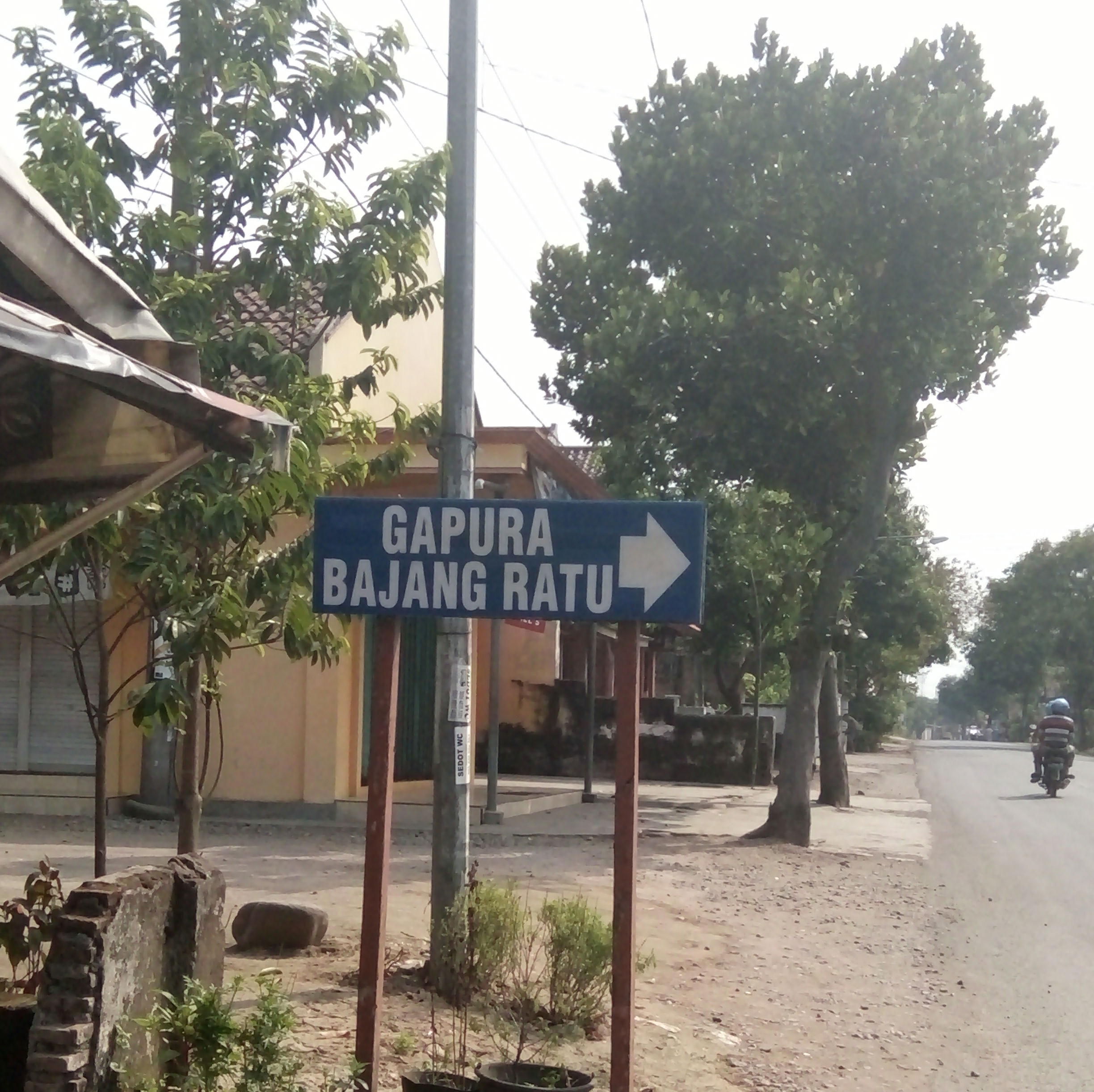 Arah Penunjuk Wisata Candi Bajang Ratu