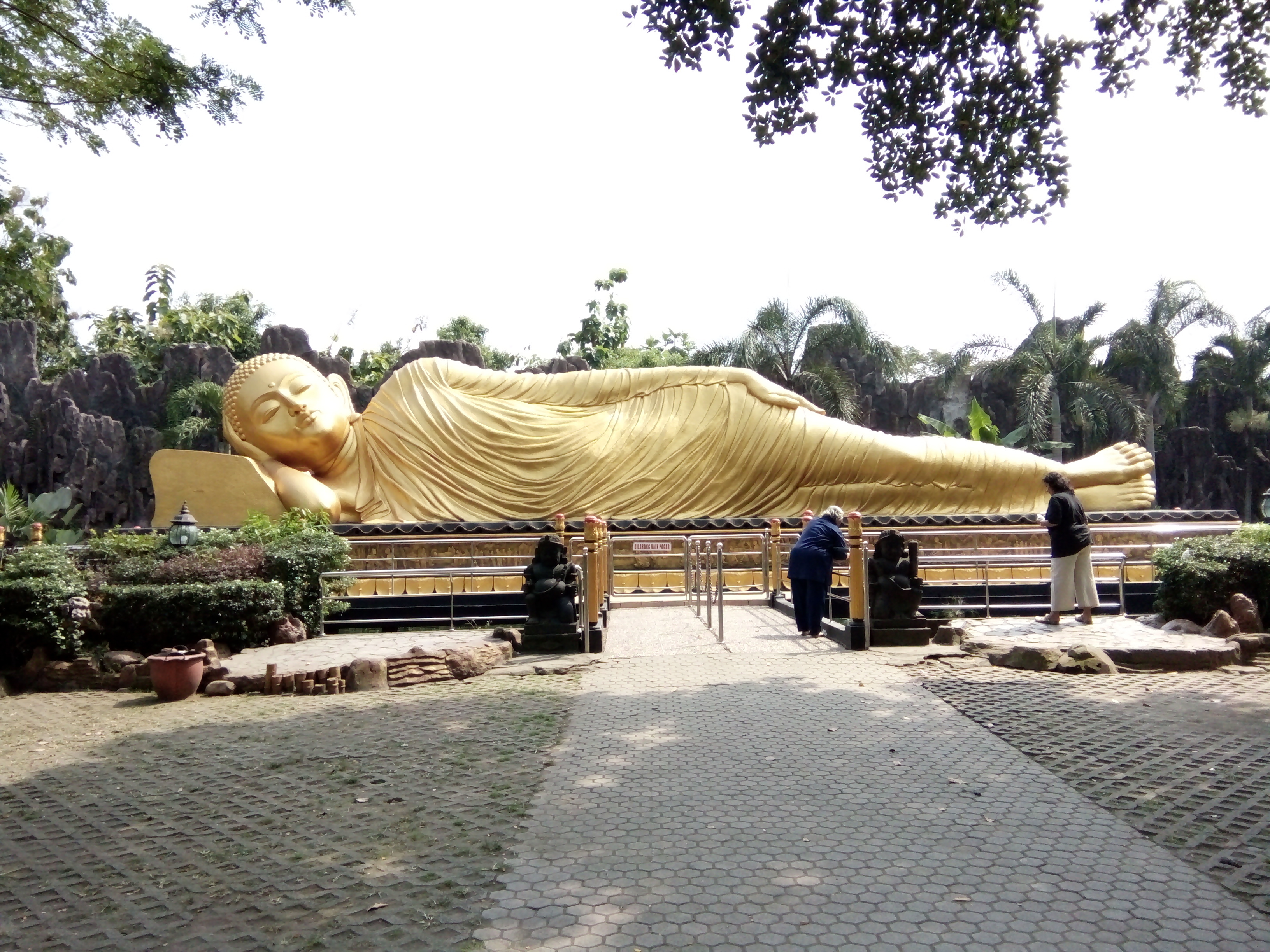 Mahavihara Majapahit Patung Budha Tidur