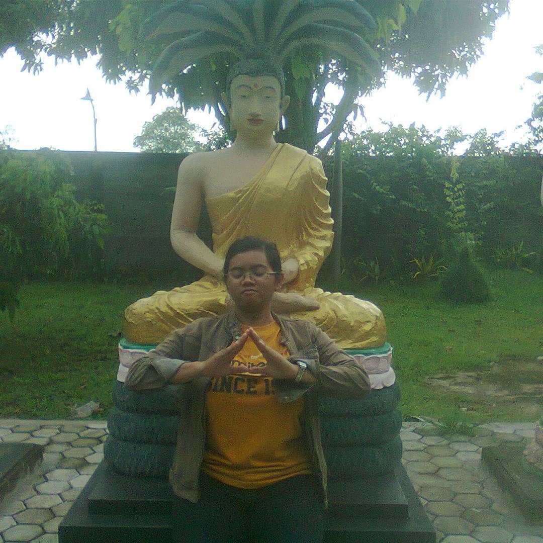 Lagi Berpose Agan Ini Dipatung Budha