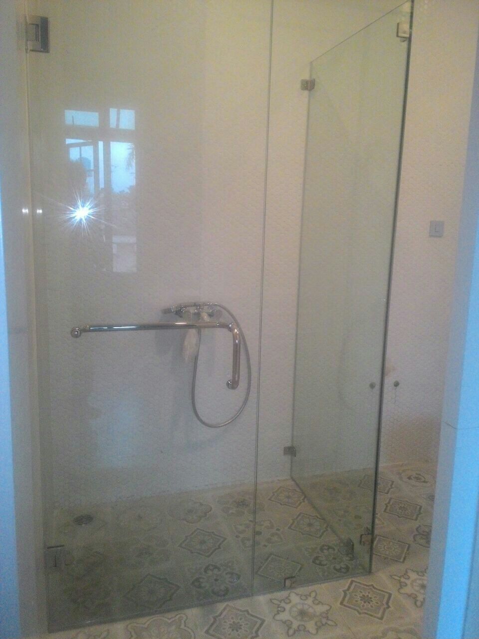 Kaca Partisi Shower Dan Pintu Kaca Shower 