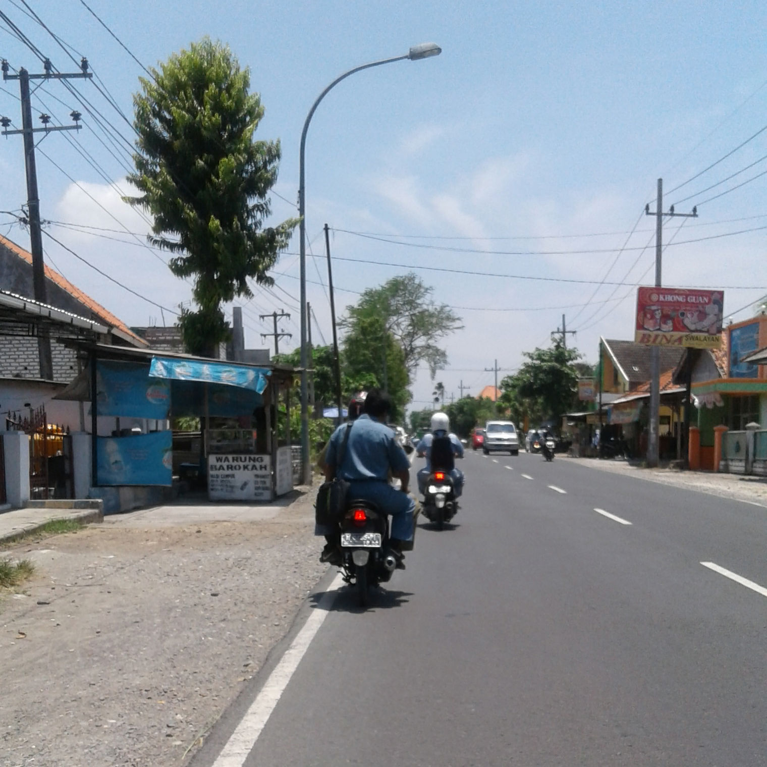 Oknum Guru Yang Tidak Memberi Contoh Berkendara Dengan Baik