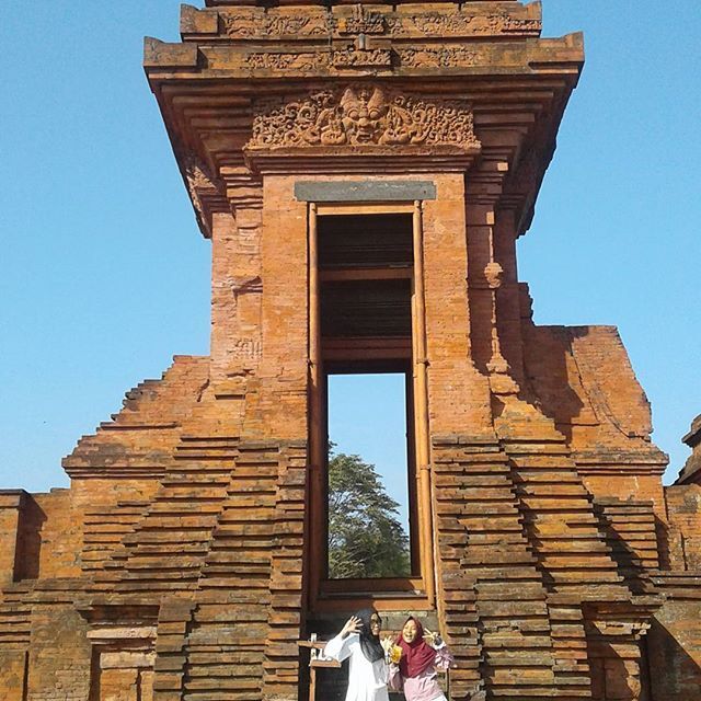 Selfi Dulu Di Candi Bajang Ratu