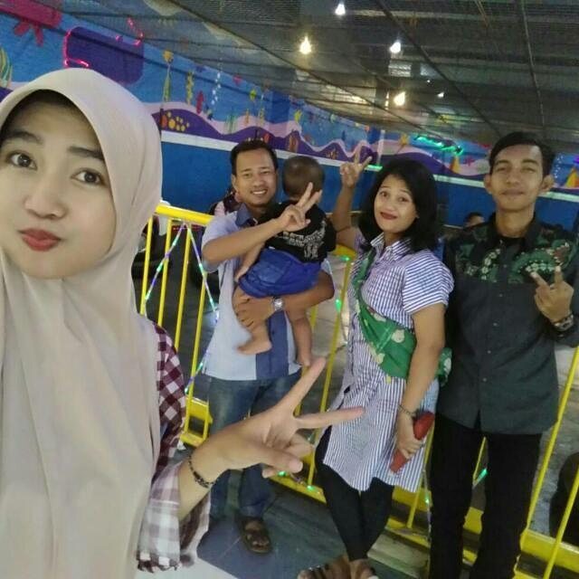 Pose Lagi Bersama Keluarga