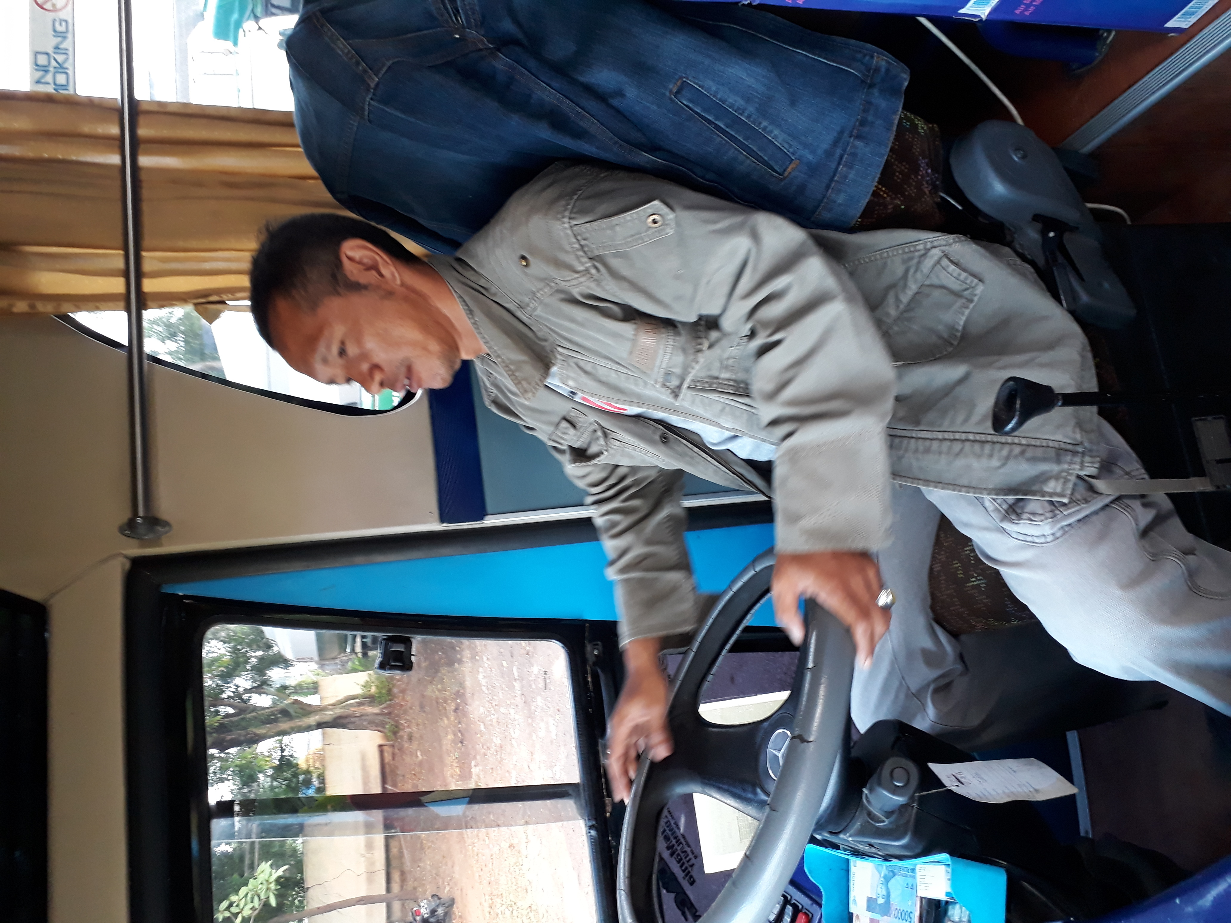 Supir Tidak Pakai Safety Belt