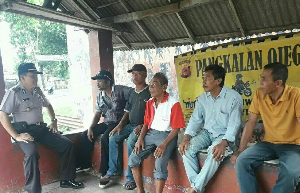 Kapolsek Panyingkiran Silaturahmi Dengan Ojek Kamtibmas Pangkalan Leuwiseeng.