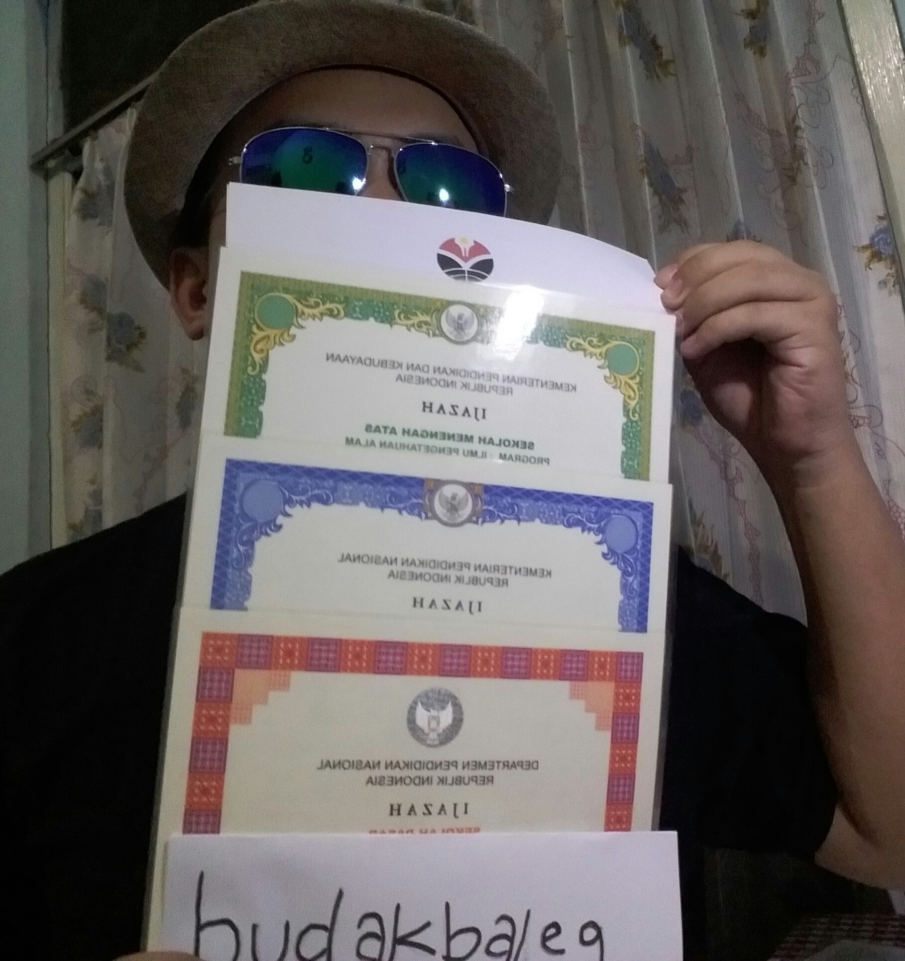 #BestCollection beberapa lembar kertas, aku persembahkan teruntuk kedua orangtuaku