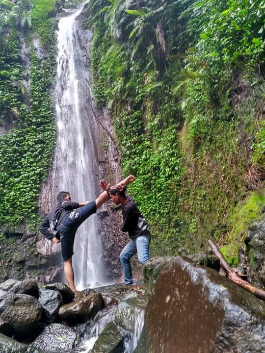 Latihan Silat Di Air Terjun Panorama