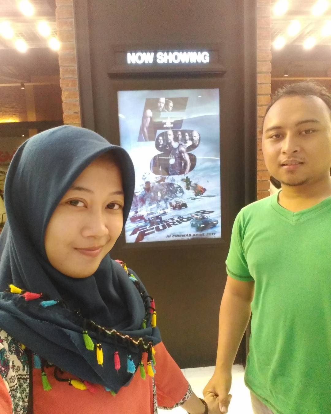 Si Om Ngajak Nonton Terus