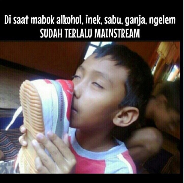 anti mainstream