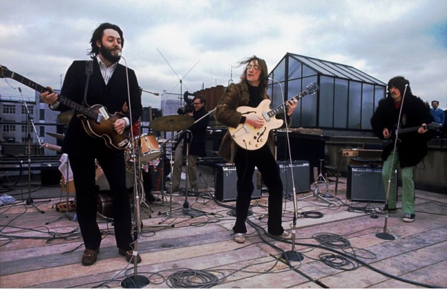 Penampilan terakhir the Beatles di atap gedung di Kota London tahun 1969.