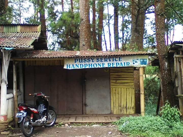 Baru Tau Kalo Di Hutan Perkampungan ada Service HP :v