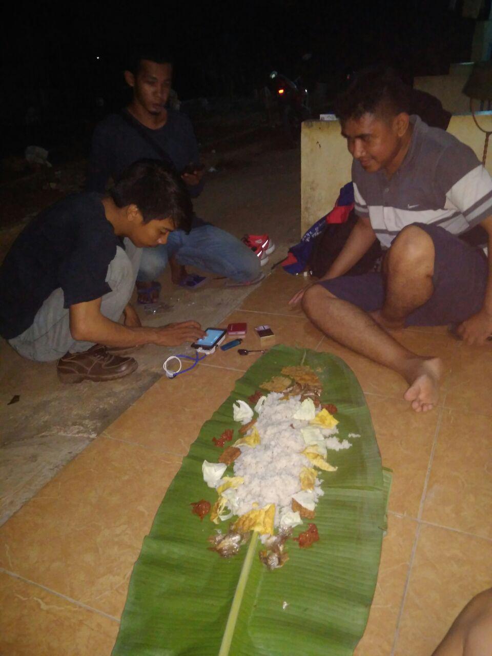 Menyambut hari puasa dengan liwet masakan orangtua 26052017