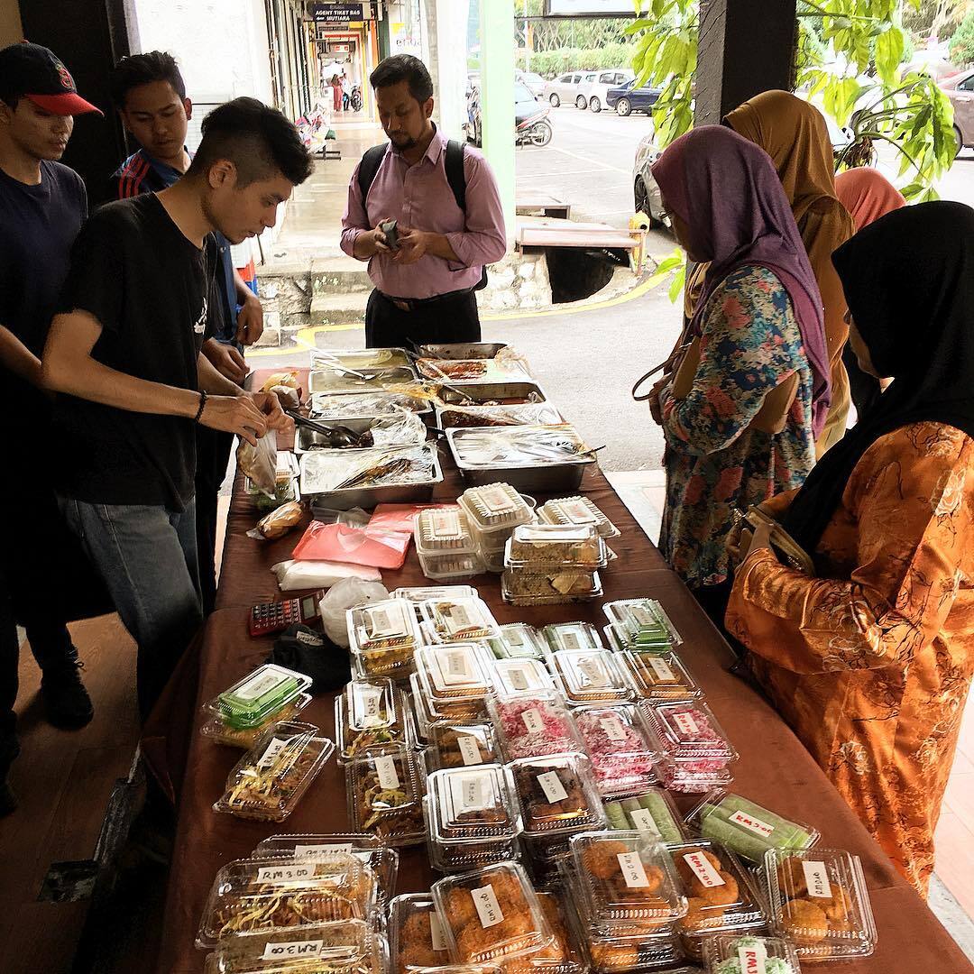 1.mini bazar ramadhan..sambil liat-liat jajanan