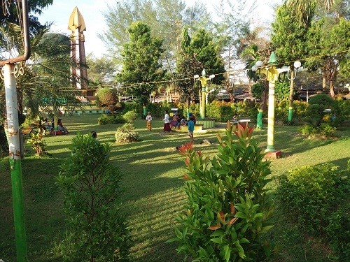 Ngabuburit dimonumen sampang