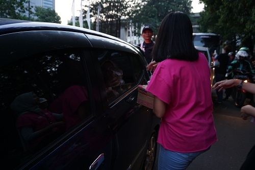 Kalau mau cendol buka kaca aja